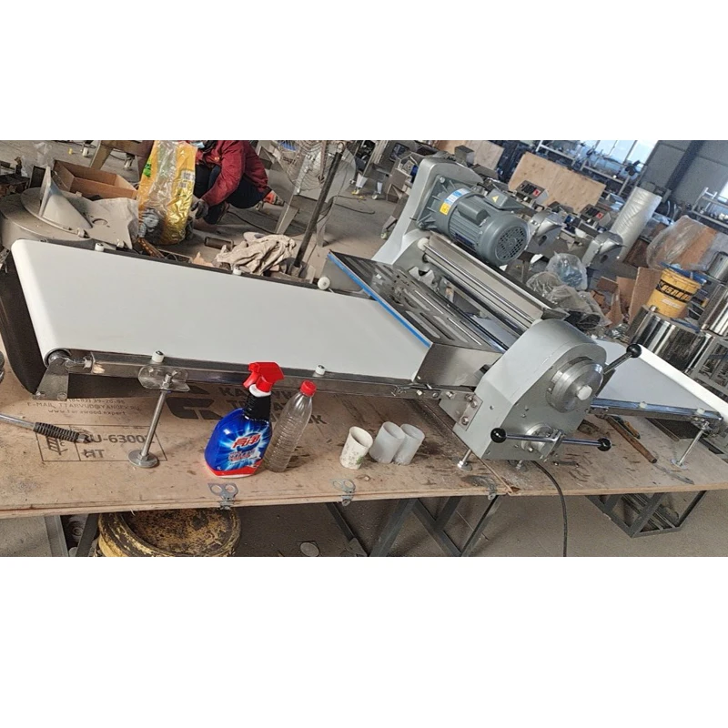 Semi Auto Small European Fondant Croissant Bakery Shortening Equipment Pastry Dough Sheeter Machine