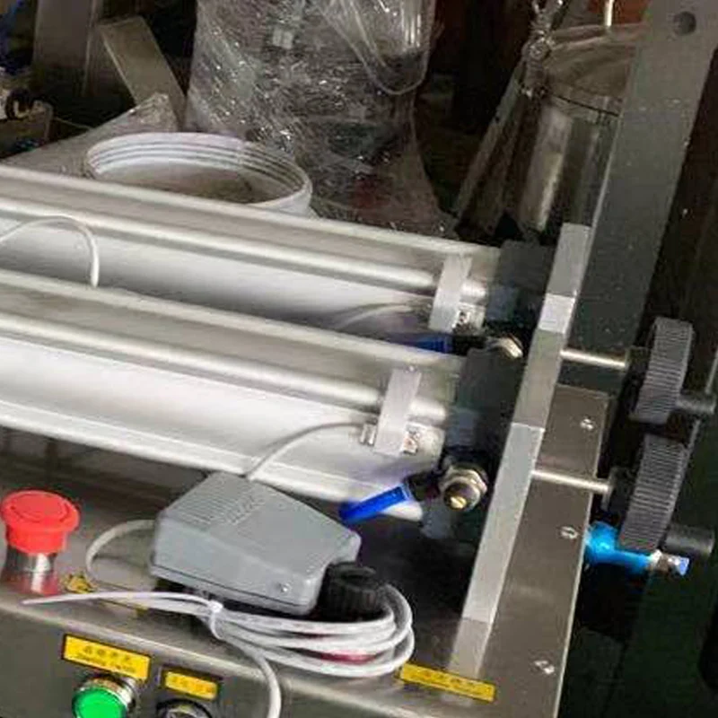 High-Grade Pneumatic Horizontal Beverage Water Liquid Filling Machine Automatic Quantitative Liquid Filling Machine